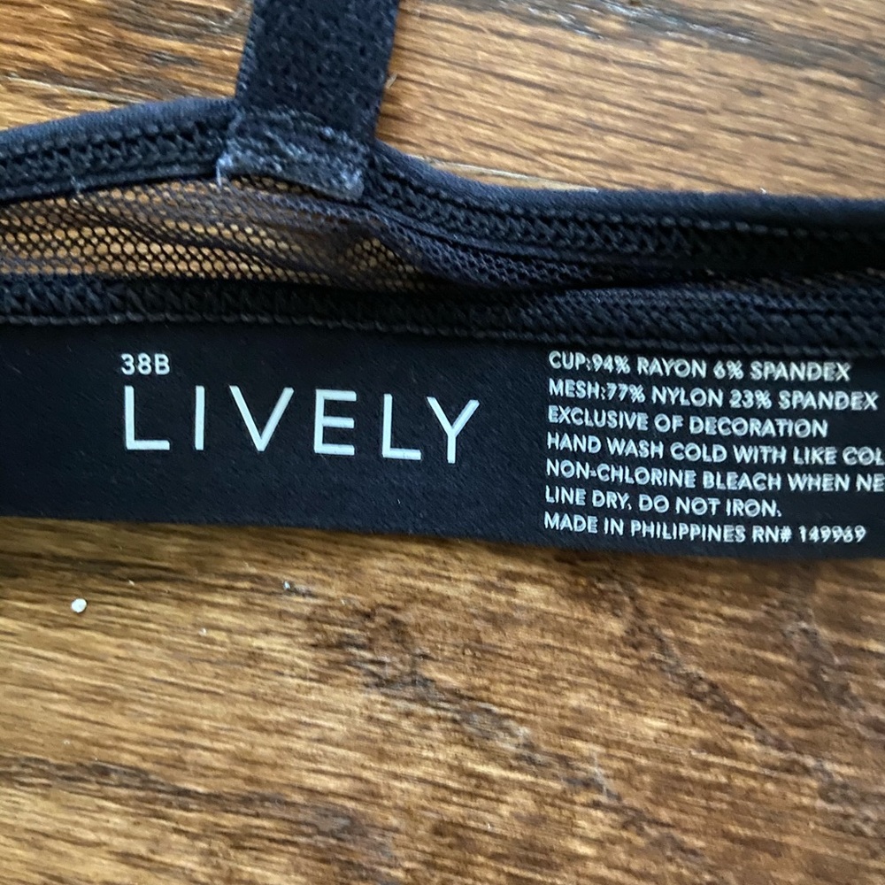 Lively All Day Deep V No Wire Bra, 38B, NWOT
